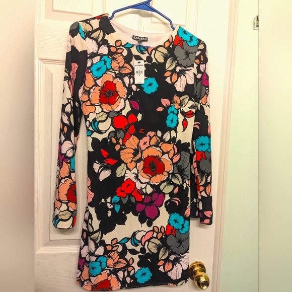 NWT!! Express, Women's(4) Floral Mini Dress w Cut Out Back- Black Multicolored - Picture 2 of 6